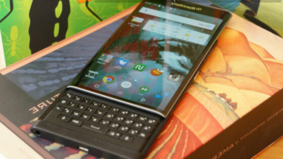 BlackBerry še ni obupal nad pametnimi mobilnimi telefoni Android?