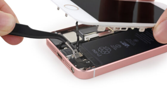 Novi iPhone SE si je prislužil relativno dobro oceno z naslova popravljivosti.