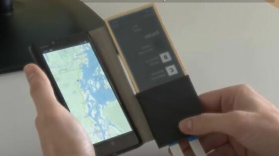 Microsoftov pametni etui z zaslonom bi lahko imel pomembno vlogo pri načrtovanju pametnih mobilnih telefonov prihodnosti.