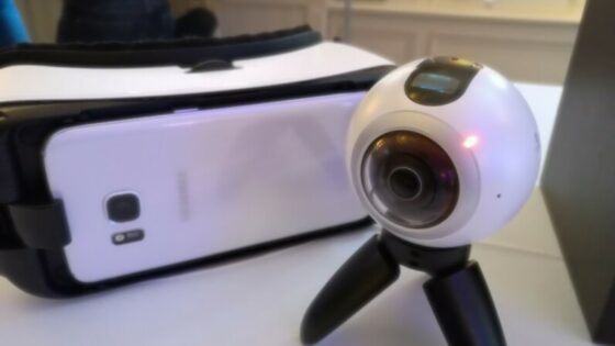 Kamera Samsung Gear 360 je pisana na kožo izdelavi vsebin za navidezno resničnost.