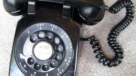 Zakaj je 0 na telefonskih številčnicah za 9, na kalkulatorjih pa ne?