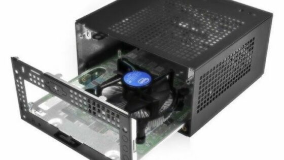 Miniaturni osebni računalnik ASRock Mini-STX je ppovsem rimeren tudi za najzahtevnejša opravila!