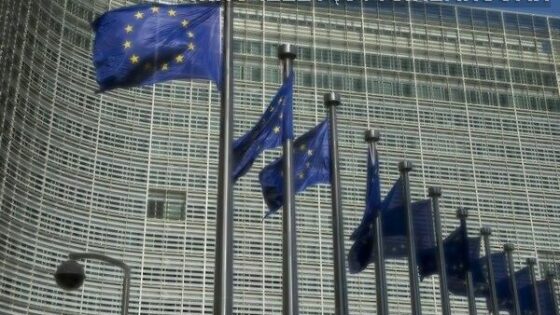 Slovenija meni, da zakonodaja ne sme biti ovira za razvoj tehnologije, ki temelji na osnovi pretoka informacij.