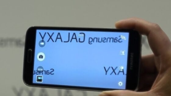 Tokrat gre zares! Samsung napovedal prvi prepogljiv mobilni telefon
