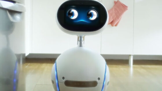 Družinski robot Asus Zenbo je vsestransko uporaben in relativno poceni.