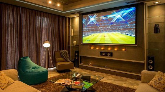 Projektor v dnevni sobi za užitek v EURO 2016
