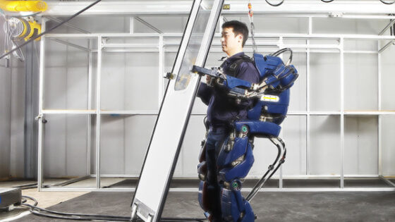 Robotska obleka naj bi precej olajšala vsakodnevna opravila!