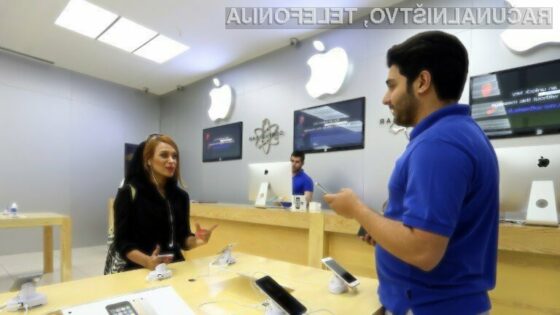 Nepridipravi so za krajo mobilnih telefonov iPhone uporabili le majico z Applovim logotipom.