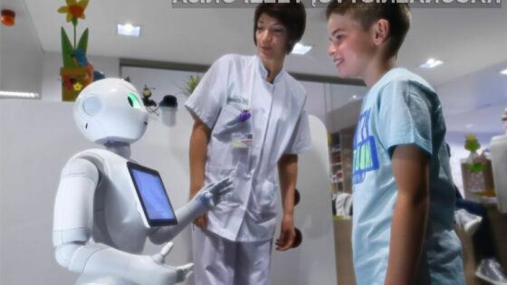 Robot Pepper je navdušil tako zaposlene kot paciente.