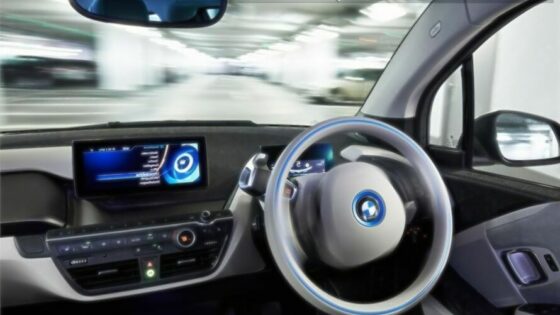 Avtonomni avtomobil podjetij Intel, BMW in Mobileye naj bi v vsem prekašal avtomobil podjetja Google.
