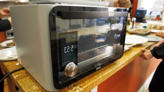 Glavna prednost novodobne pečice June Intelligent Oven je v njeni enostavnosti uporabe.