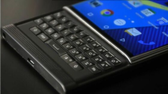 BlackBerry: Vse damo, samo fizične tipkovnice ne!