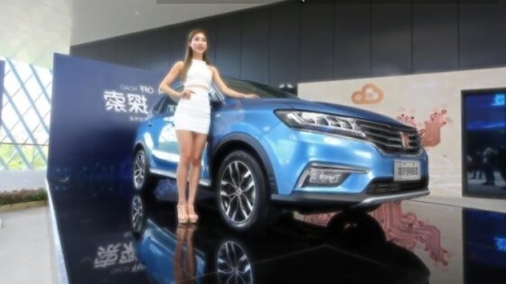 Avtomobil Roewe RX5 podjetja Saic Motors za malo denarja ponuja veliko.