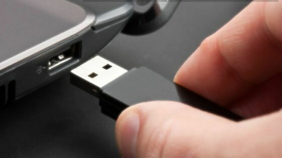 V nobenem primeru ne ustavljajte pomnilniških ključev USB v računalnik, ki ste jih našli na  ulici!