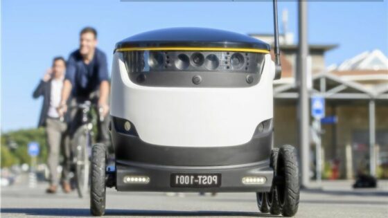 Poskusni projekt dostave paketov državljanov s pomočjo robota se bo začel septembra.