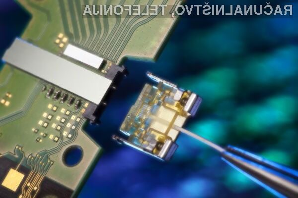 Prvi Intelovi optični sprejemniki in oddajniki, ki temeljijo na silicijevi fotoniki, so že na voljo za lastnike podatkovnih centov.