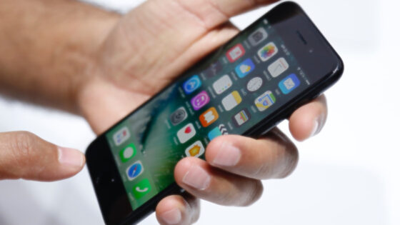 Mobilna telefona iPhone 7 žal ne prinašata kakšnih revolucionarnih sprememb.