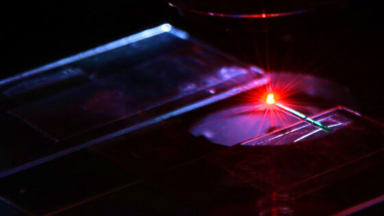 Laser, ki temelji na osnovi človeške krvi, bo zdravnikom pomagal reševati človeška življenja.