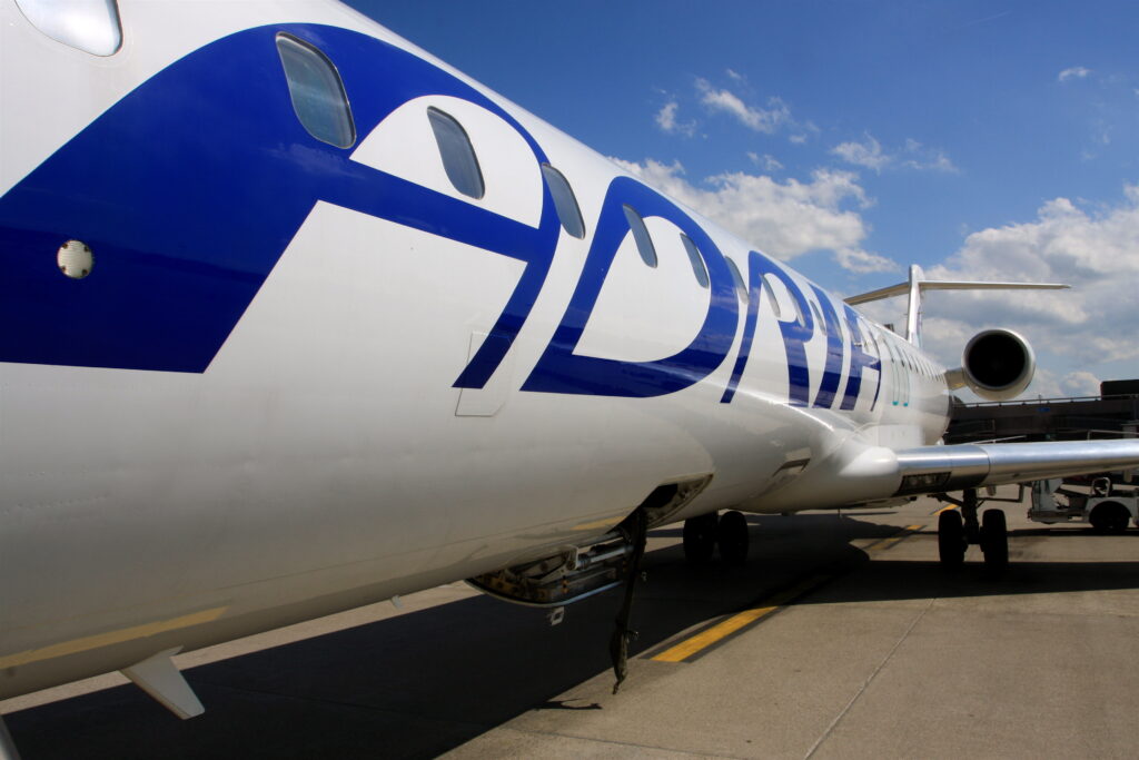Uporaba Samsunga Galaxy Note 7 je do nadaljnjega prepovedan na letalih Adria Airways!