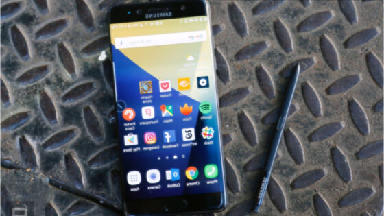 Eksplozivna kriza bo Samsung stala vsaj 2,34 milijarde dolarjev