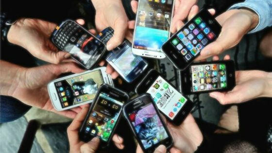 Največji delež pametnih mobilnih telefonov ima še vedno v rokah podjetje Samsung!