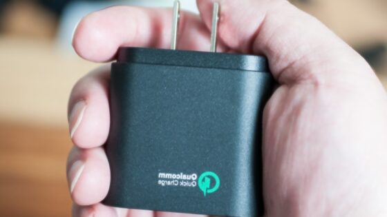 Qualcomm Quick Charge 4.0 bi lahko povsem izpraznjeno baterijo mobilnega telefona napolnil že v manj kot 15 minutah.