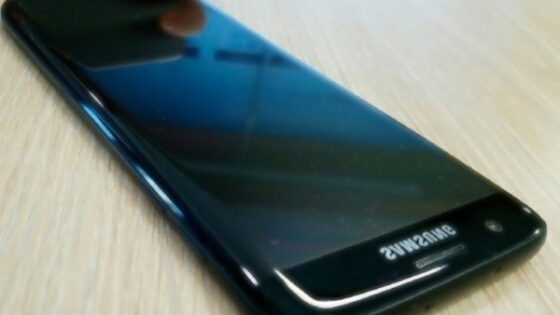 Povsem črno obarvani  Samsung Galaxy S7 »Jet Black« bo zlahka prepričal kupce!