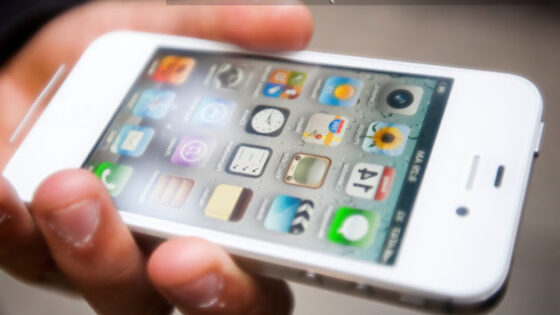 Rabljeni pametni mobilni telefoni Apple iPhone bodo kmalu uradno naprodaj tudi drugod po svetu.