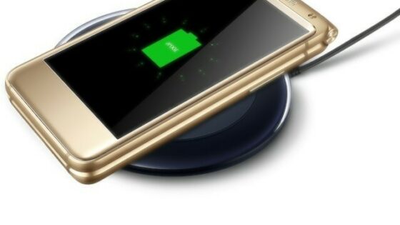 Preklopni Samsung W2017 bo razveselil marsikaterega uporabnika storitev mobilne telefonije!