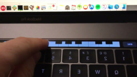 Glasbena aplikacija Touch Bar Piano je že navdušila mnoge!