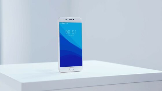 Pametni mobilni telefon UMi Z bo brez težav opravil s celotno konkurenco!