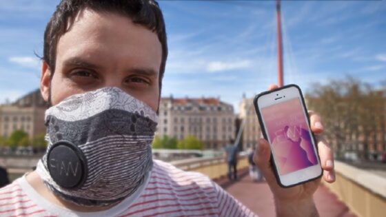 Pametni šal Wair uporabnika preko mobilne aplikacije obvešča o kakovosti zraka.