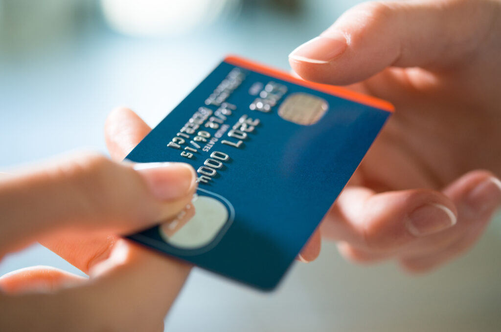 Številko vaše kreditne kartice in varnostne kode nikoli ne posredujte preko telefona ali elektronske pošte.
