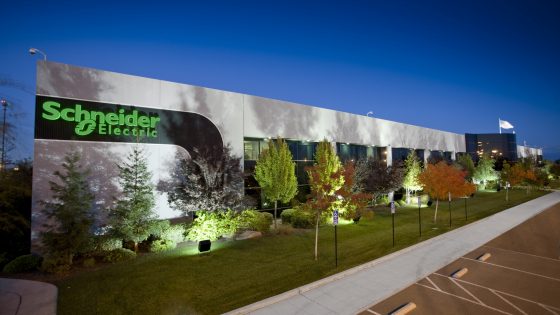 Schneider Electric ostaja vodilni proizvajalec rešitev za podatkovne centre