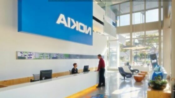 Kljub veliki poslovni izgubi v lanskem letu direktor podjetja Nokia nad tem ni pretirano zaskrbljen.