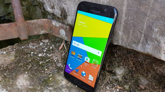 Test telefona Galaxy A5: Premijski telefon za tanjše denarnice