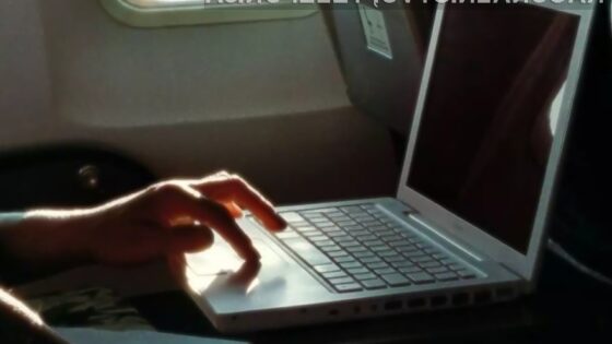 Bomo v kabine potniških letal kmalu lahko vnašali le še manjše elektronske naprave?