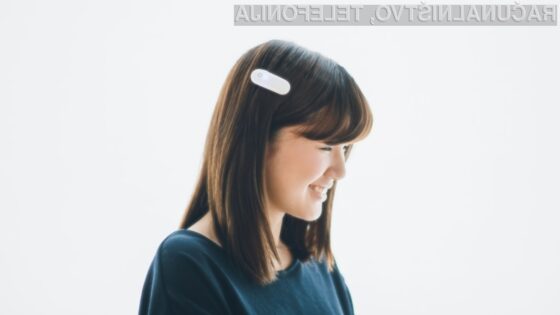 Pametna sponka za lase, ki pomaga gluhim, da začutijo zvok