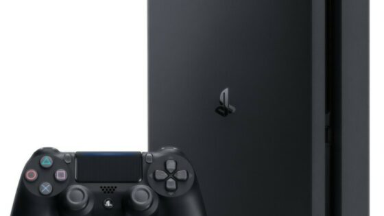 PlayStation 4 je lahko v vaši dnevni sobi že z nekaj kliki!