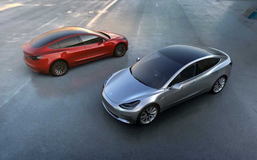 Električni avtomobil Model 3 bo podjetje Tesla Motors najverjetneje izvlekel iz finančnih težav.
