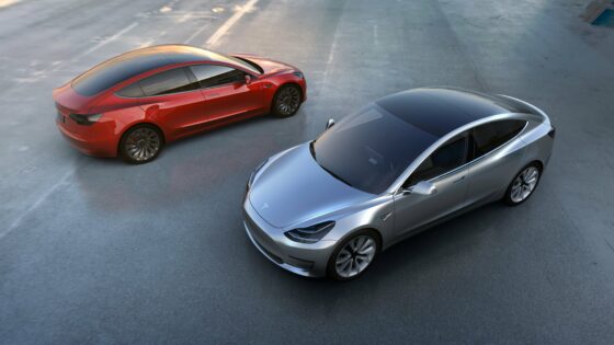 Električni avtomobil Model 3 bo podjetje Tesla Motors najverjetneje izvlekel iz finančnih težav.