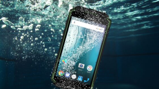 Pametnega mobilnega telefona K10000 Max vam zagotovo ne bo treba polniti vsak dan.