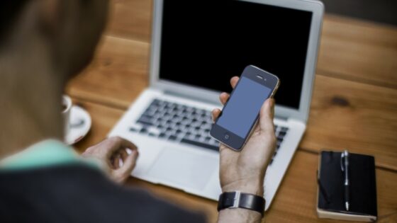 Telefoni vplivajo na nas, tudi če so samo v istem prostoru