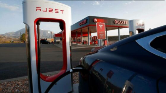 Polnjenje električnih avtomobilov naj bi bilo kmalu primerljivo s klasičnimi avtomobili.