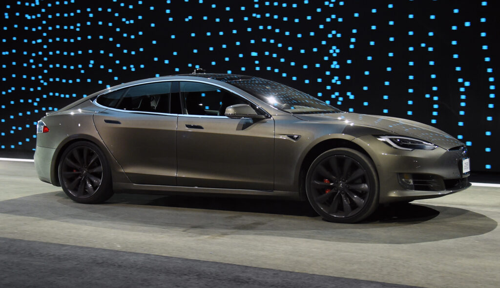 Tesla Model 3 dejansko pomeni revolucijo na področju električnih vozil!