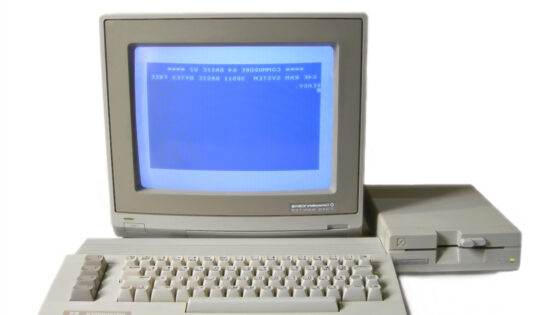 Hišni računalnik Commodore 64 se je prvič pojavil na trgu leta 1982.