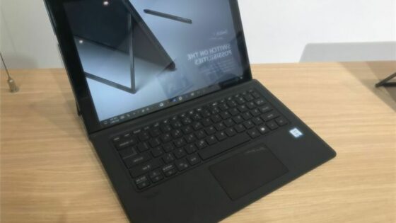 Prenosni računalnik Acer Switch 7 Black Edition močno spominja na priljubljeni Surface Pro.