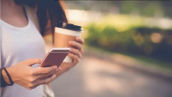 rendi pa kažejo na to, da se bo v prihodnje prodaja klasičnih mobilnih telefonov še povečevala.