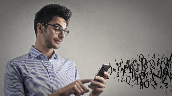 Zvok v prostoru in na zaslonu pametnega mobilnega telefona izgleda naravnost fantastično!