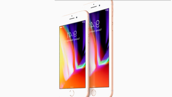 Pametna mobilna telefona iPhone 8 in iPhone 8 Plus predstavljata evolucijo modela iPhone 7.Pametna mobilna telefona iPhone 8 in iPhone 8 Plus predstavljata evolucijo modela iPhone 7.